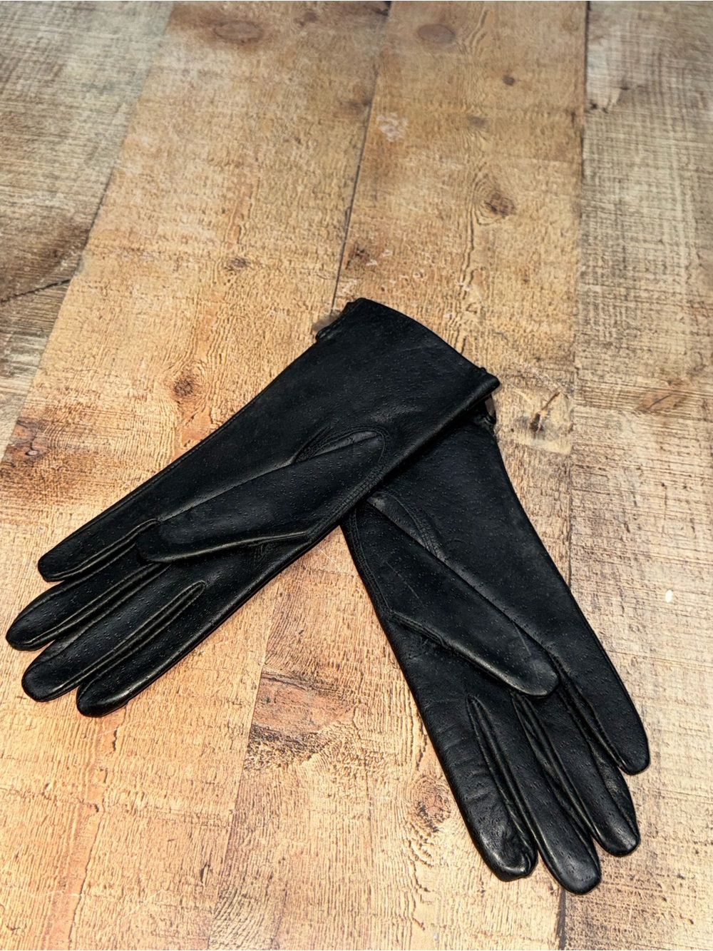 Vintage Black Genuine Leather Gloves Size 6½ Fur Lined Made in Philippines
Thes